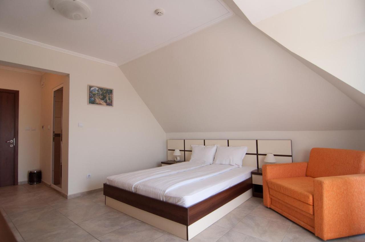 Guest House Hiora Ahtopol Exterior photo