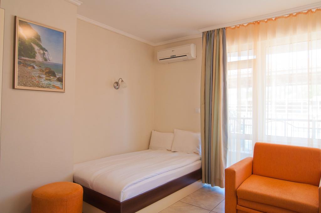 Guest House Hiora Ahtopol Exterior photo