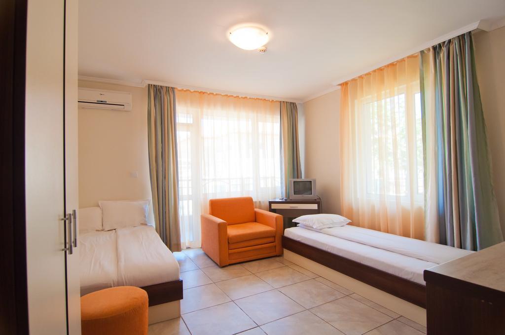 Guest House Hiora Ahtopol Exterior photo