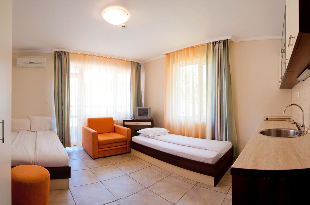 Guest House Hiora Ahtopol Exterior photo