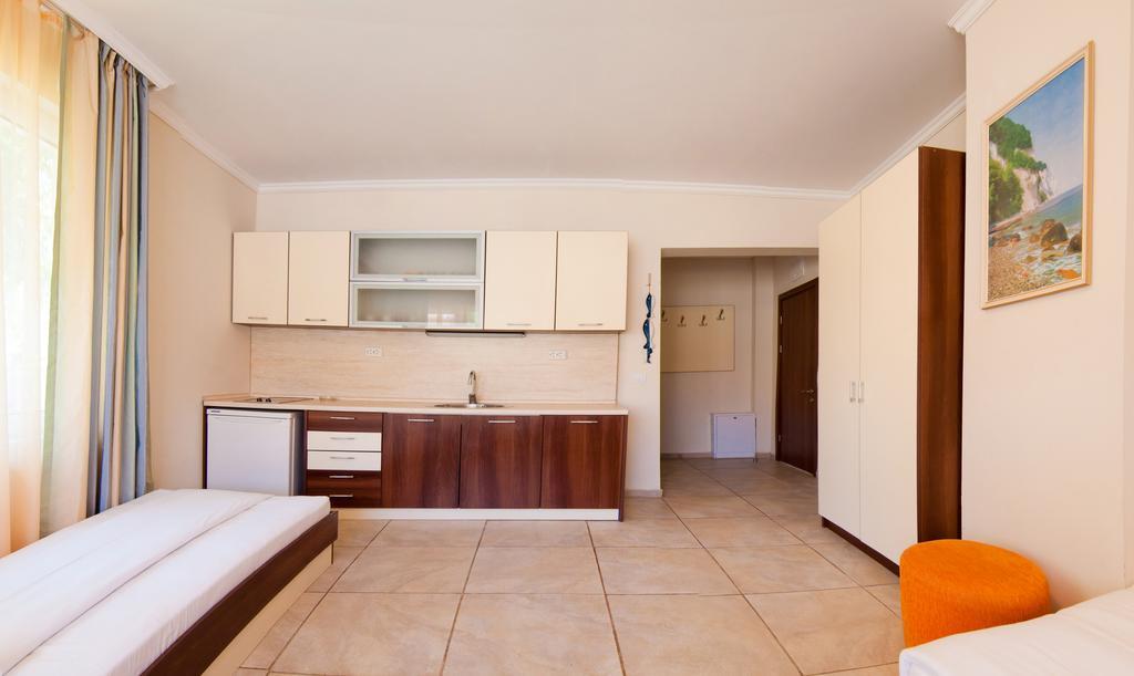 Guest House Hiora Ahtopol Exterior photo