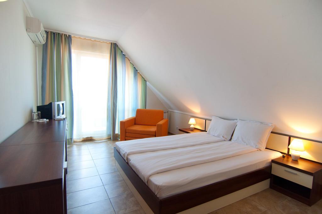 Guest House Hiora Ahtopol Exterior photo