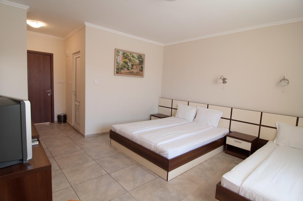 Guest House Hiora Ahtopol Exterior photo