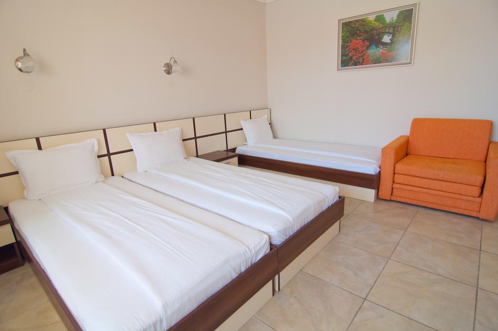 Guest House Hiora Ahtopol Exterior photo