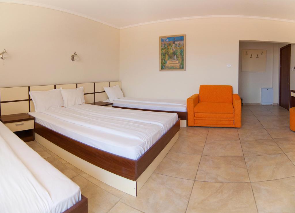 Guest House Hiora Ahtopol Exterior photo